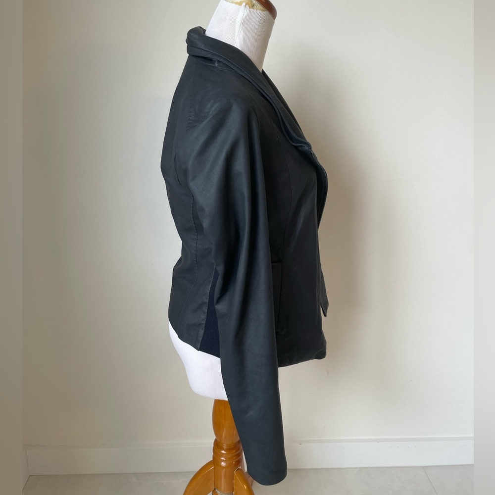 Vince Navy Leather Moto Jacket Asymmetrical Zip Knit Trim Women’s Sz S Biker - Picture 3 of 10